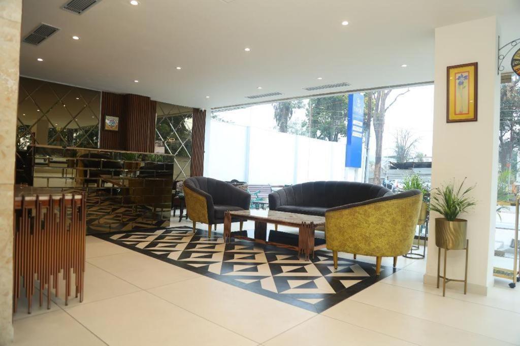 Sapphire Sky Hotel デヘラードゥーン エクステリア 写真